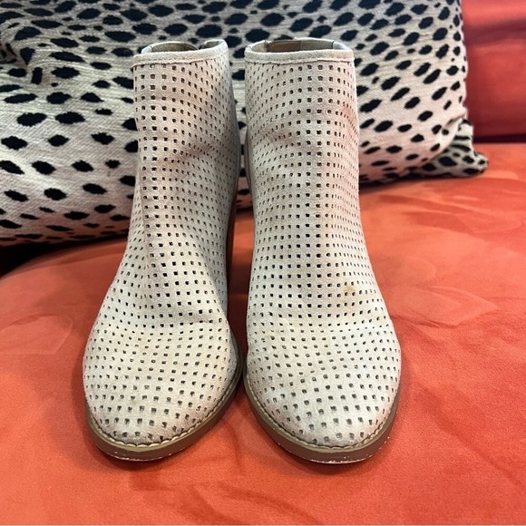 Abound Taupe Suede Perforated Ankle Block Heel Western Boho Neutral 9 - Picture 7 of 10